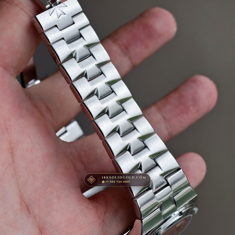Vacheron Constantin Overseas Self-Winding 41mm 950 Platinum Reference 2500V/220P-H028 — Hallmarked Edition — Studio Gallery Plate VII in 950 Platinum Pt950 (241.6g Verified Mass, Vacheron Constantin Cal. 5100 - 22K Gold Maltese Rotor)