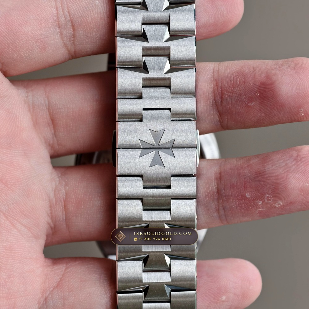 Vacheron Constantin Overseas Self-Winding 41mm Reference 4500V/110A-B128 — Salon Edition — Studio Gallery Plate X in 904L Stainless Steel Custom Architecture (152.1g Verified Mass, Vacheron Constantin Cal. 5100 - 22K Gold Maltese Rotor)