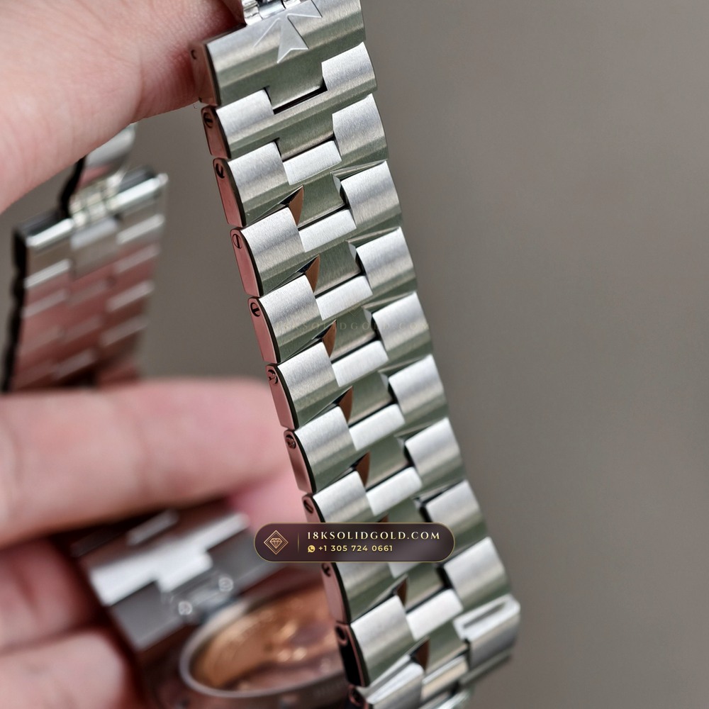 Vacheron Constantin Overseas Self-Winding 41mm Reference 4500V/110A-B128 — Salon Edition — Studio Gallery Plate IX in 904L Stainless Steel Custom Architecture (152.1g Verified Mass, Vacheron Constantin Cal. 5100 - 22K Gold Maltese Rotor)